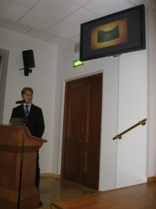 Водитељ програма и славне србске шајкаче